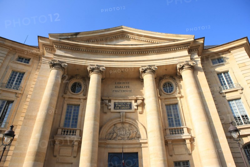 france, region ile de france, paris 5e arrondissement, place du pantheon n12, faculte de droit, ecole, universite de paris, fronton, colonnes.
Date : 2011-2012