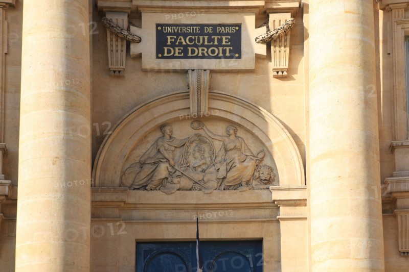 france, region ile de france, paris 5e arrondissement, place du pantheon n12, faculte de droit, ecole, universite de paris, fronton, colonnes.
Date : 2011-2012