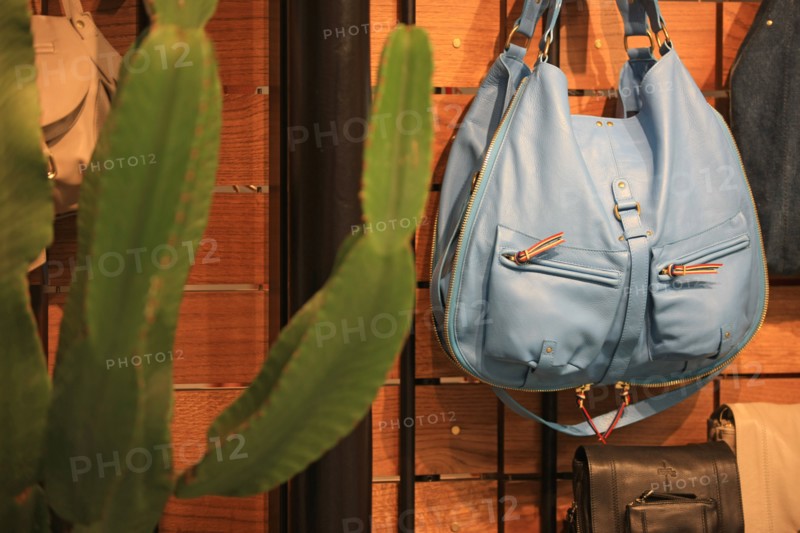 France, ile de france, paris 6e arrondissement, 1 rue jacob, boutique jerome dreyfuss, sacs, mode.
Date : 2011-2012