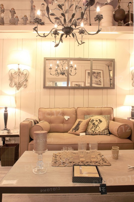 France, ile de france, paris 7e arrondissement, 102 rue du bac, boutique blanc d'ivoire, design, mobilier, decoration.
Date : 2011-2012