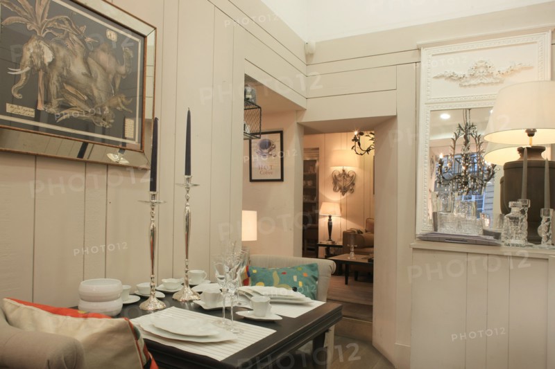 France, ile de france, paris 7e arrondissement, 102 rue du bac, boutique blanc d'ivoire, design, mobilier, decoration.
Date : 2011-2012