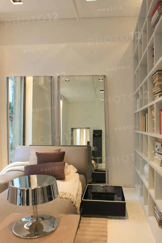 France, ile de france, paris 7e arrondissement, 6 rue des saint peres, showroom molteni, design, edition de mobilier, decoration.
Date : 2011-2012