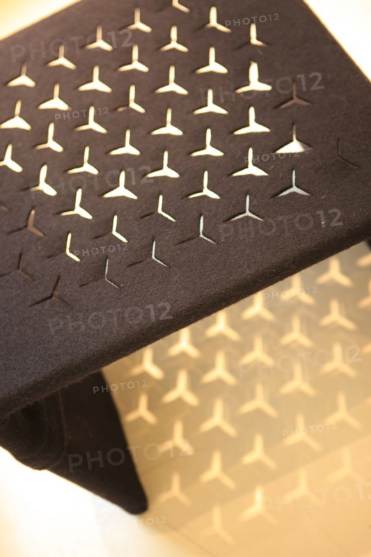 France, ile de france, paris 7e arrondissement, 6 rue des saint peres, showroom molteni, design, edition de mobilier, decoration, detail repose pieds.
Date : 2011-2012