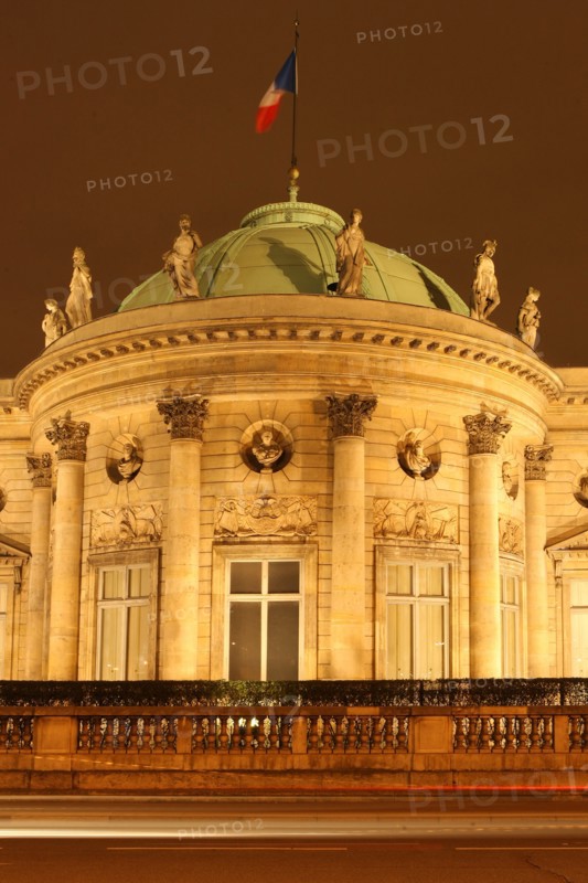 France, ile de france, paris 7e arrondissement, quai anatole france, palais de la legion d'honneur, hotel de salm, rotonde, nuit.
Date : 2011-2012
