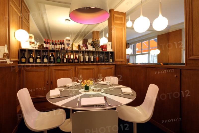 France, ile de france, paris 7e arrondissement, 9 rue de bourgogne, restaurant tante marguerite, groupe bernard loiseau, gastronomie.
Date : 2011-2012