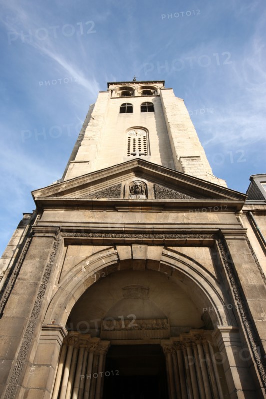 France, ile de france, paris 6e arrondissement, place saint germain des pres, eglise saint germain des pres, religion catholique, detail du porche.
Date : 2011-2012