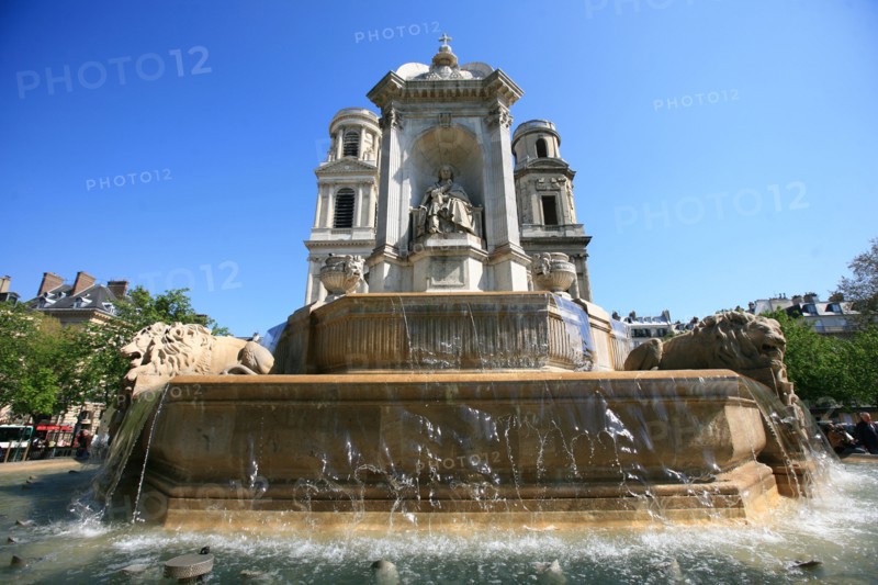 France, ile de france, paris 6e arrondissement, place saint sulpice, eglise saint sulpice, fontaine dite des point cardinaux;
Date : 2011-2012