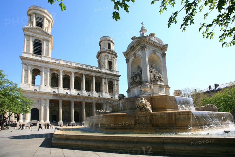 France, ile de france, paris 6e arrondissement, place saint sulpice, eglise saint sulpice, fontaine dite des point cardinaux;
Date : 2011-2012