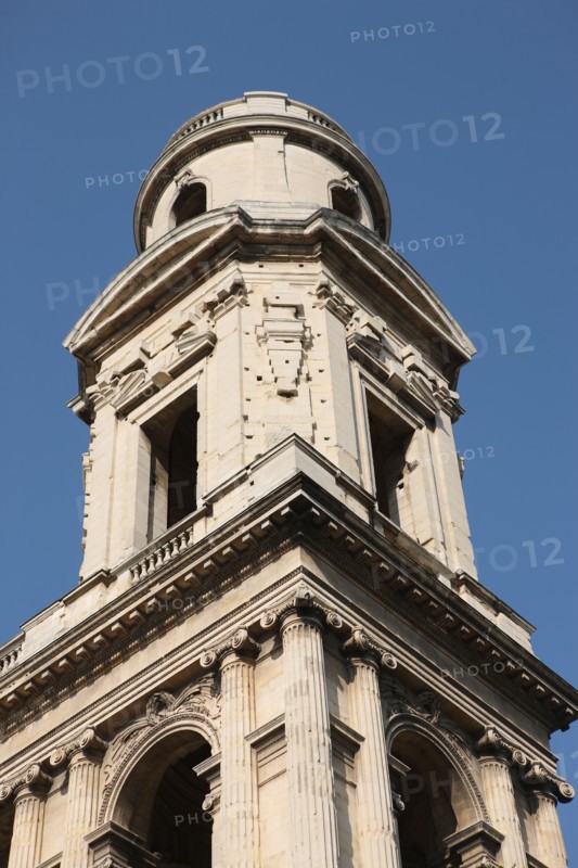 France, ile de france, paris 6e arrondissement, place saint sulpice, eglise saint sulpice, tour sud inachevee, travaux, pierre, chapiteaux.
Date : 2011-2012