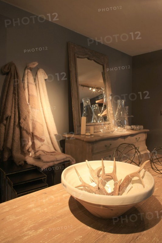 France, ile de france, paris 6e arrondissement place de furstenberg, magasin flamant, decoration, mobilier, design, ameublement.
Date : 2011-2012