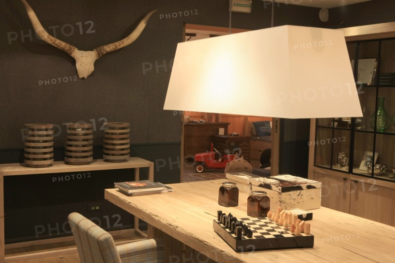 France, ile de france, paris 6e arrondissement place de furstenberg, magasin flamant, decoration, mobilier, design, ameublement.
Date : 2011-2012