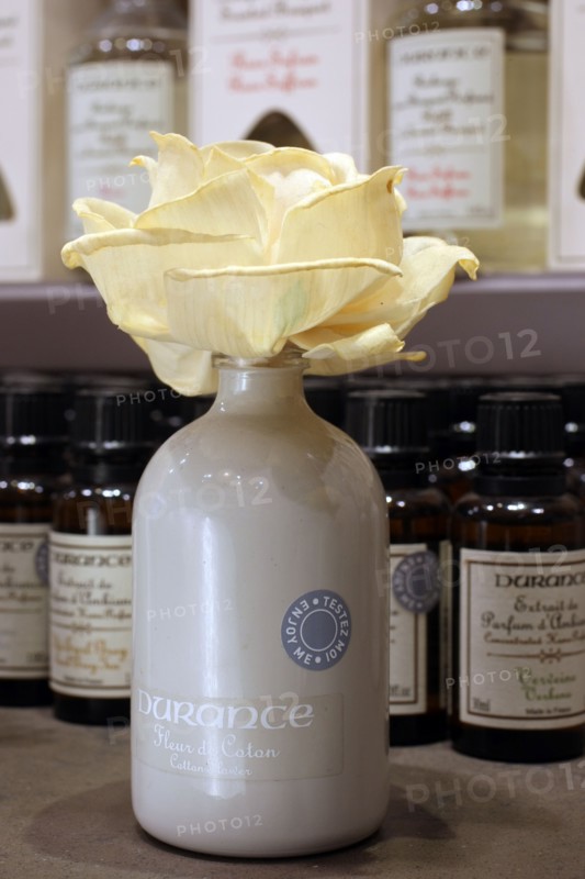 France, ile de france, paris 6e arrondissement, 5 rue brea, boutique durance, parfums d'interieur.
Date : 2011-2012