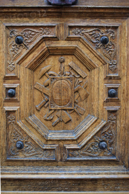 France, ile de france, paris 7e arrondissement, 14 rue vaneau, maison de 1835 neo renaissance, philibert delorme, architecture, decor, renovation, detail sculpture, porte.
Date : 2011-2012