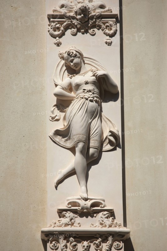 France, ile de france, paris 7e arrondissement, 14 rue vaneau, maison de 1835 neo renaissance, philibert delorme, architecture, decor, renovation, detail sculpture.
Date : 2011-2012