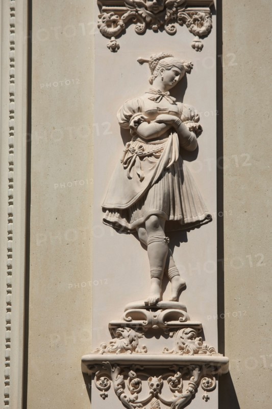 France, ile de france, paris 7e arrondissement, 14 rue vaneau, maison de 1835 neo renaissance, philibert delorme, architecture, decor, renovation, detail sculpture.
Date : 2011-2012