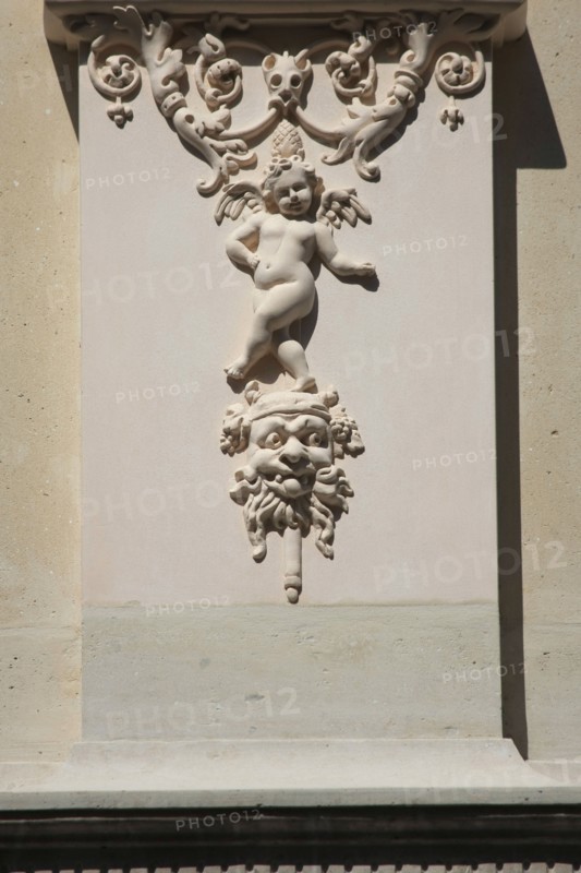 France, ile de france, paris 7e arrondissement, 14 rue vaneau, maison de 1835 neo renaissance, philibert delorme, architecture, decor, renovation, detail sculpture.
Date : 2011-2012