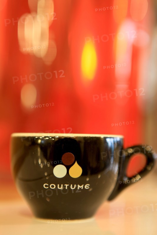 France, ile de france, paris 7e arrondissement, 47 rue de babylone, cafe coutume, cafe, bar, gastronomie.
Date : 2011-2012