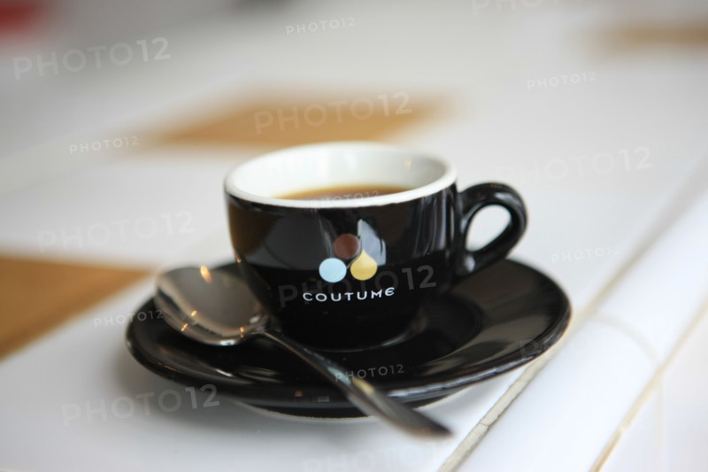 France, ile de france, paris 7e arrondissement, 47 rue de babylone, cafe coutume, cafe, bar, gastronomie.
Date : 2011-2012