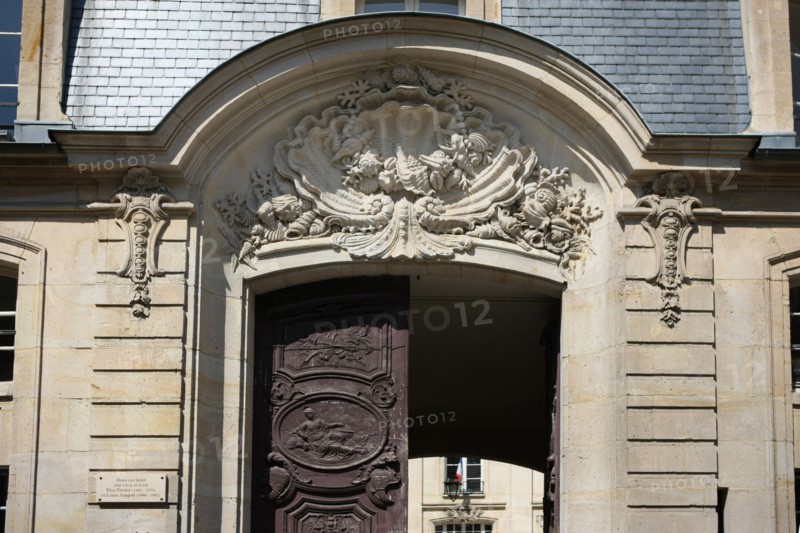 France, ile de france, paris, 7e arrondissement, 56 rue de varenne, hotel gouffier de thoix, services du premier ministre, quartier des ministeres, faubourg saint germain, louis aragon et elsa triolet y ont vecu.
Date : 2011-2012