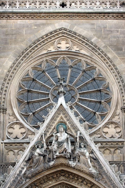 France, ile de france, paris 7e arrondissement,rue saint dominique, square samuel rousseau, basilique sainte clotilde, pinacle, detail facade, rose

Date : 2011-2012