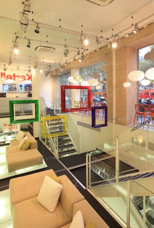 France, ile de france, paris 7e arrondissement, 242 boulevard saint germain, showroom kartell, design, mobilier, decoration

Date : 2011-2012