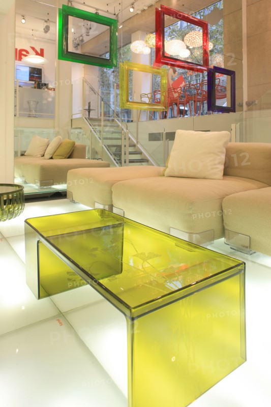 France, ile de france, paris 7e arrondissement, 242 boulevard saint germain, showroom kartell, design, mobilier, decoration

Date : 2011-2012