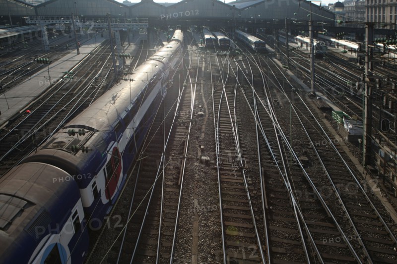 France, ile de france, paris 8e arrondissement, gare saint lazare, train, voies ferrees, sncf, rail,  place de l'europe

Date : 2011-2012