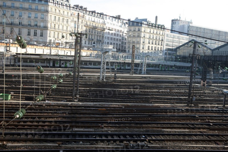 France, ile de france, paris 8e arrondissement, gare saint lazare, train, voies ferrees, sncf, rail,  place de l'europe

Date : 2011-2012
