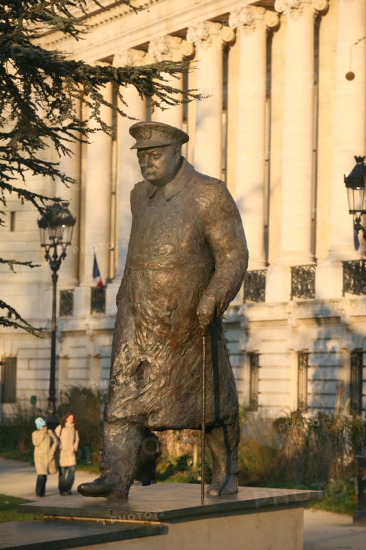 Paris 8e arrondissement, statue de Churchill devant le Petit Palais, avenue Winston Churchill. Sculpteur Jean Cardot. 

Date : 2011-2012