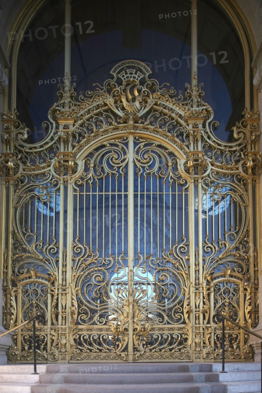 France, ile de france, paris 8e arrondissement, avenue winston churchill, petit palais, facade sur rue, portail,  grille fermee

Date : 2011-2012