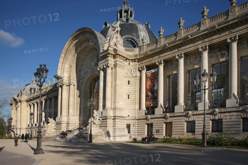 France, ile de france, paris 8e arrondissement, avenue winston churchill, petit palais, facade sur rue

Date : 2011-2012