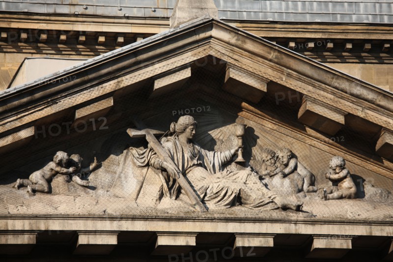France, ile de france, paris 8e arrondissement, eglise saint philippe du roule, 154 rue du faubourg saint honore, architecte chalgrin, facade, colonnes, porche, sculpture, fronton

Date : 2011-2012