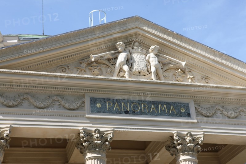 France, ile de france, paris 8e arrondissement, 2bis Avenue Franklin Delano Roosevelt, theatre du rond point, madeleine renaud et jean louis barrault, champs elysees

Date : 2011-2012