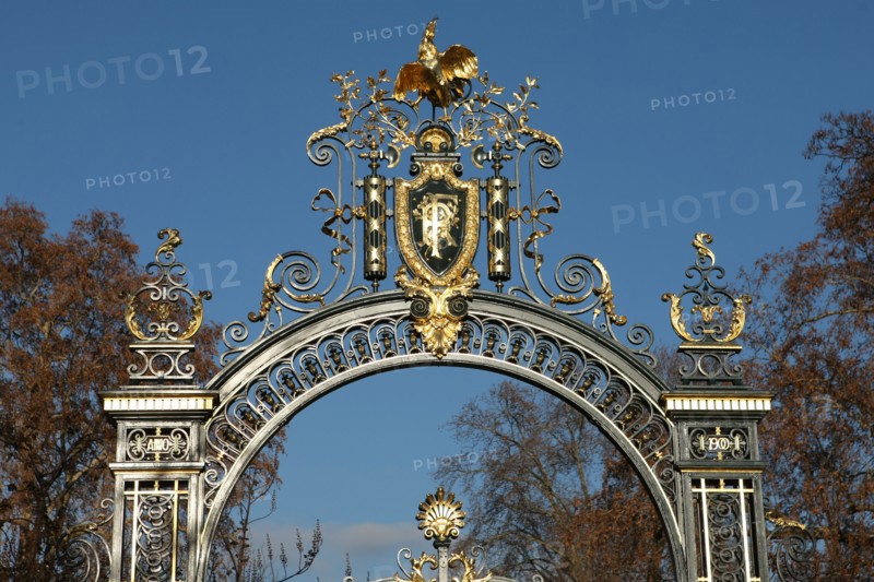 France, ile de france, paris 8e arrondissement, avenue gabriel, palais d'el elysee, detail grille du jardin, coq, rf

Date : 2011-2012