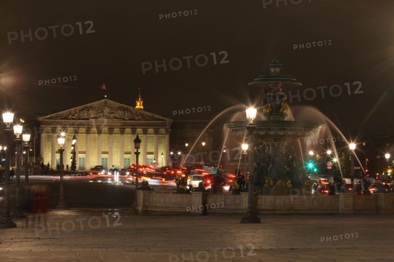 France, ile de france, paris 7e arrondissement, place de la concorde, facade du palais bourbon, assemblee nationale, seine, nuit, institution,  etat, deputes, pouvoir legislatif, fontaine

Date : 2011-2012