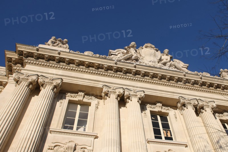 France, ile de france, paris 8e arrondissement, avenue winston churchill, palais de la decouverte, detail sculpture, colonnes

Date : 2011-2012