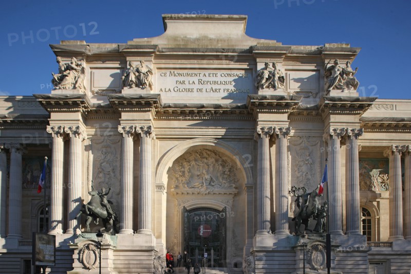 France, ile de france, paris 8e arrondissement, avenue franklin roosevelt, palais de la decouverte, facade sur rue, sculpture, portail

Date : 2011-2012