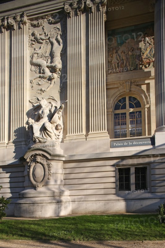 France, ile de france, paris 8e arrondissement, avenue franklin roosevelt, palais de la decouverte, facade sur rue

Date : 2011-2012