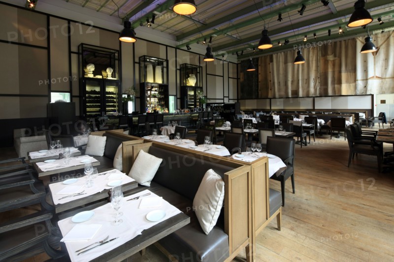 France, ile de france, paris 8e arrondissement, avenue winston churchill, le minipalais, restaurant du grand palais, terrasse, colonnes, gastronomie

Date : 2011-2012