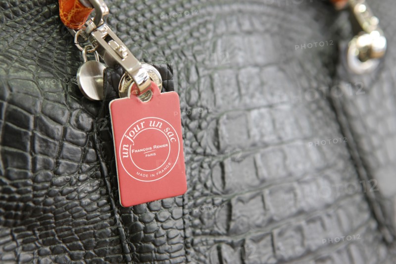 France, ile de france, paris 8e arrondissement, 6 rue des saussaies, boutique un jour un sac, createur francois renier

Date : 2011-2012