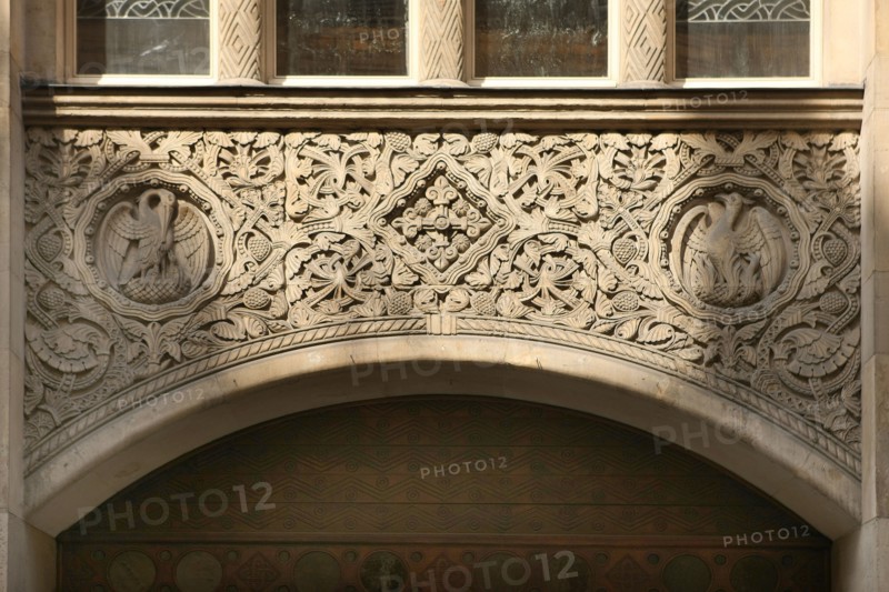 France, ile de france, paris  9e arrondissement, 25 rue blanche, facade de l'eglise evangelique allemande, detail bas relief

Date : 2011-2012