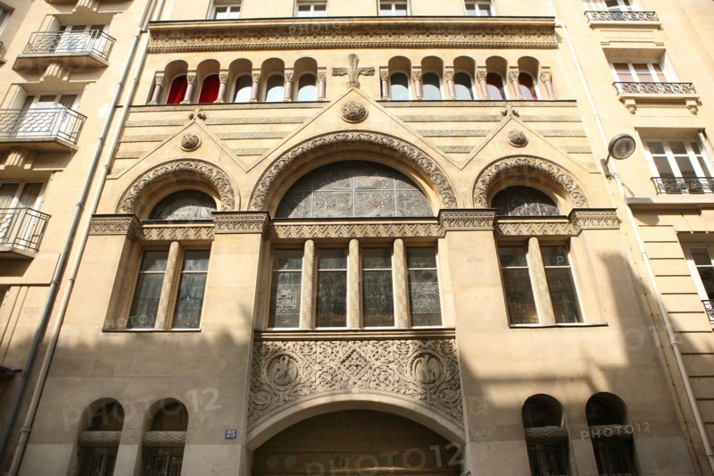 France, ile de france, paris  9e arrondissement, 25 rue blanche, facade de l'eglise evangelique allemande, detail bas relief

Date : 2011-2012