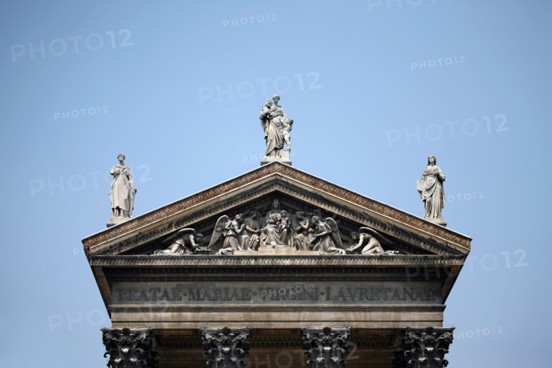 France, ile de france, paris 9e arrondissement, rue de chateaudun, eglise notre dame de lorette, detail du fronton

Date : 2011-2012