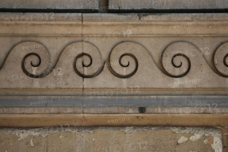 France, ile de france, paris 9e arrondissement, rue de chateaudun, eglise notre dame de lorette, decor interieur, peintures, decor sous le porche

Date : 2011-2012