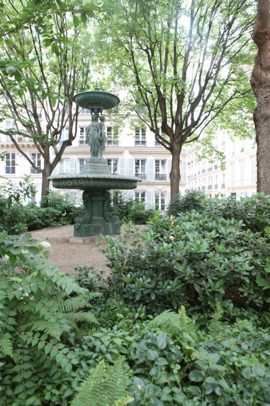 France, ile de france, paris, 9e arrondissement , cite de trevise, detail square et facades

Date : 2011-2012