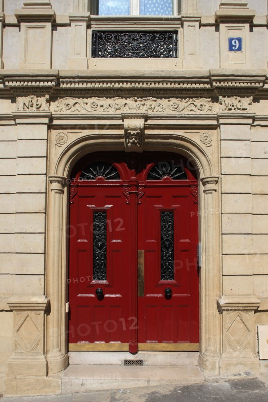 France, ile de france, paris 9e arrondissement,  9 rue henri monnier, facade d'immeuble, detail

Date : 2011-2012