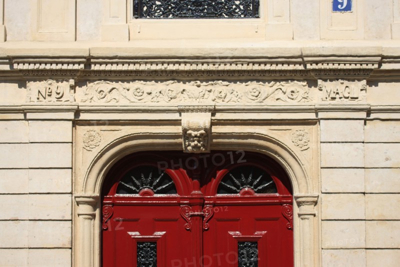 France, ile de france, paris 9e arrondissement,  9 rue henri monnier, facade d'immeuble, detail

Date : 2011-2012