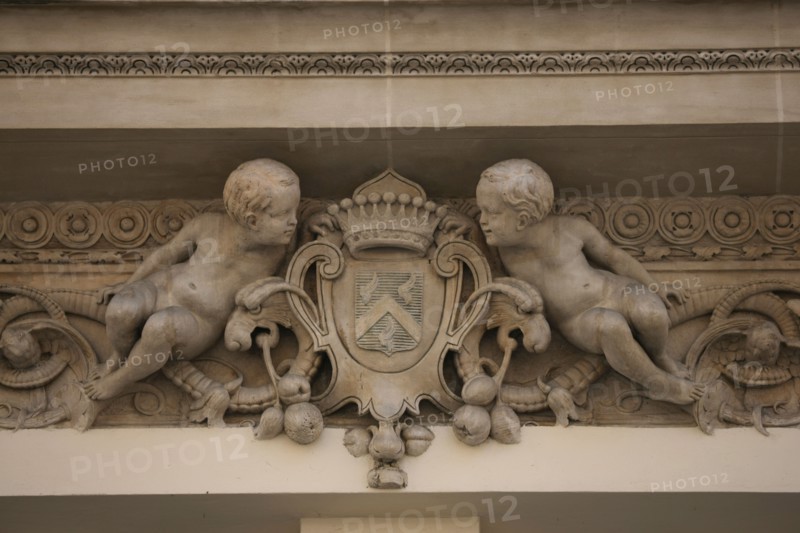 France, ile de france, paris 9e arrondissement,  9 rue victor masse, facade d'immeuble, detail

Date : 2011-2012