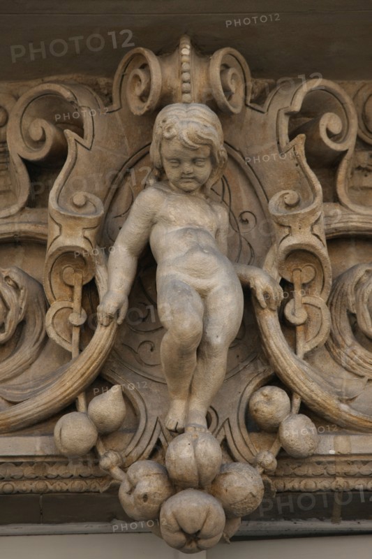 France, ile de france, paris 9e arrondissement,  9 rue victor masse, facade d'immeuble, detail

Date : 2011-2012
