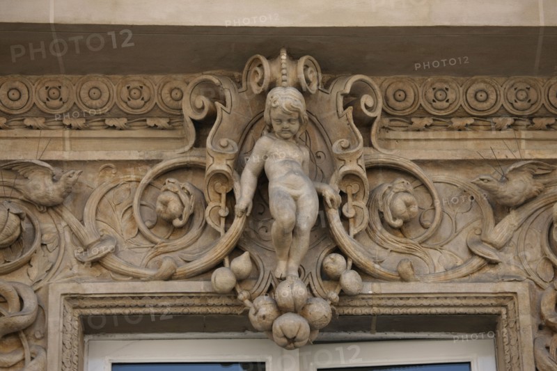 France, ile de france, paris 9e arrondissement,  9 rue victor masse, facade d'immeuble, detail

Date : 2011-2012